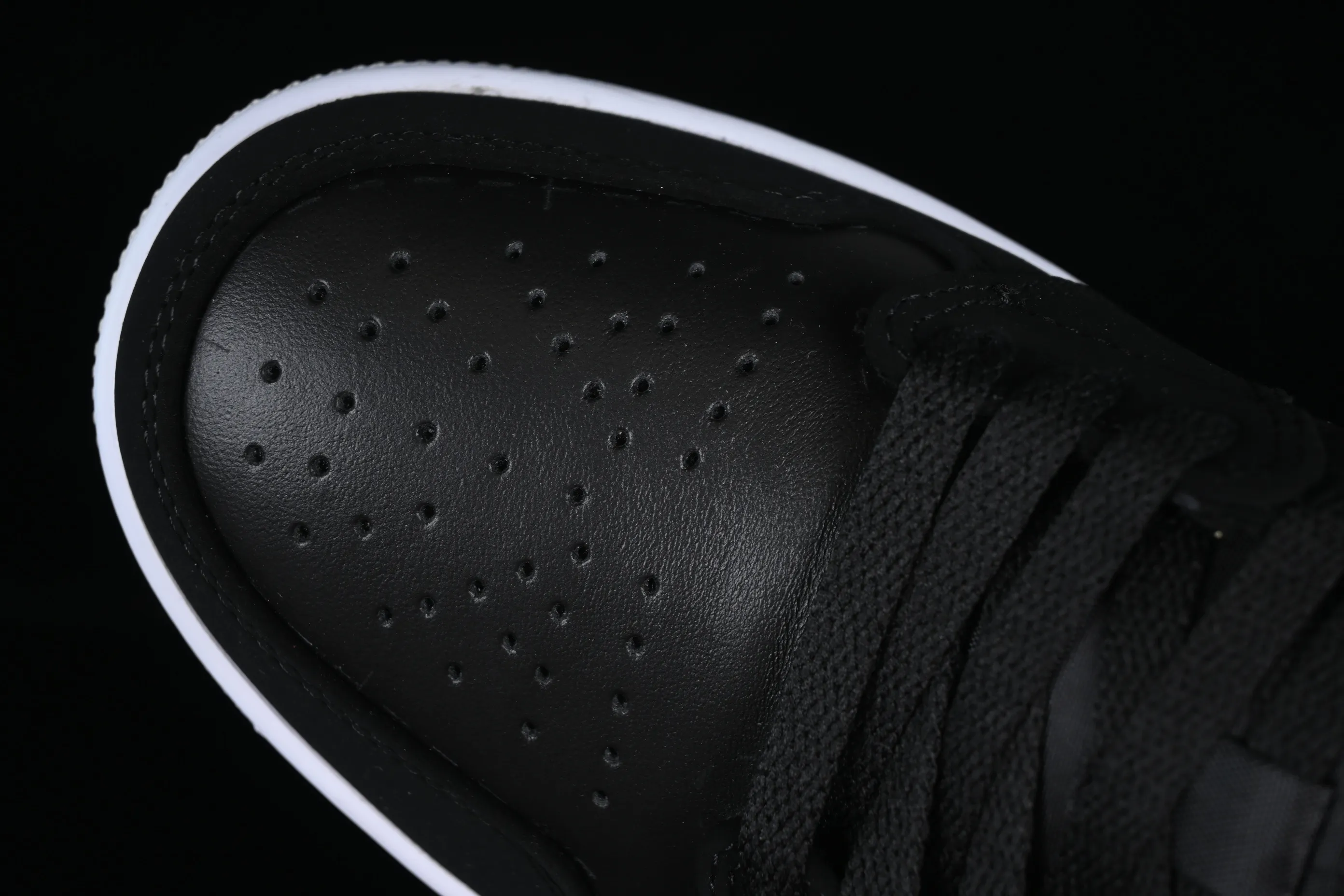 All categories Air Jordan Jordan series basketball shoes Air Jordan 1 Low Z version Air Jordan 1 Low AJ1 Joe 1 black and gray low-top cultural casual sneakers 553558-032